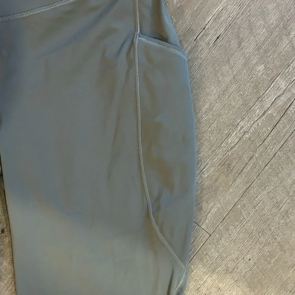 ✨ Lululemon Fast and Free 25” Pants | Size 10 | Reflective Dots | Grey-Beige - Picture 2 of 6